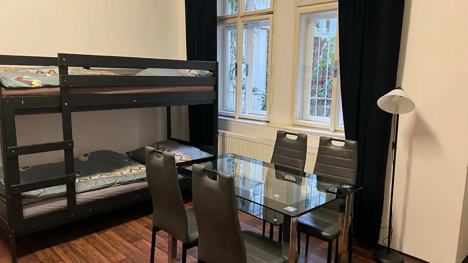 Summer Apartment Praga Hostel