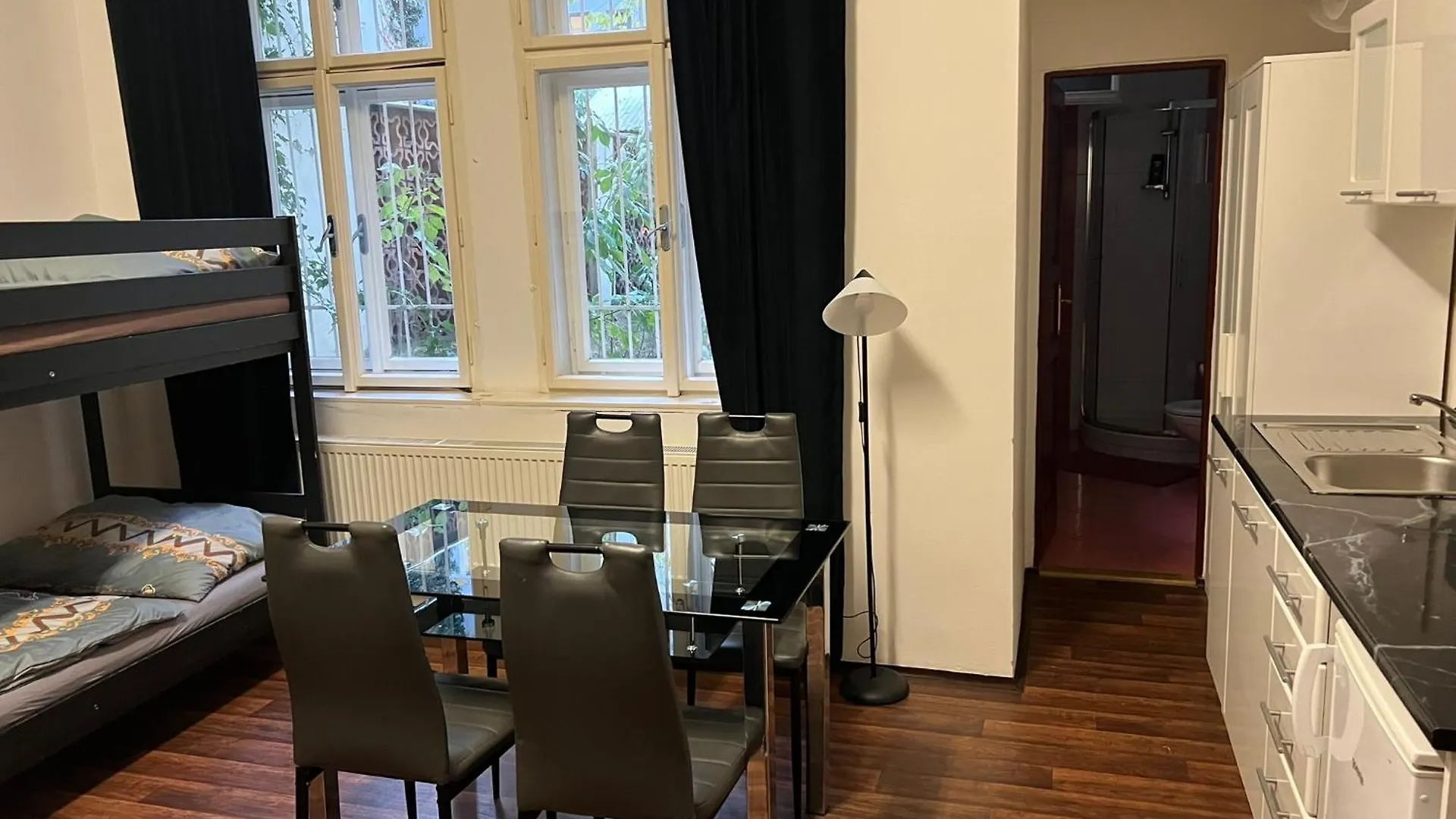 Summer Apartment Prague Hostel