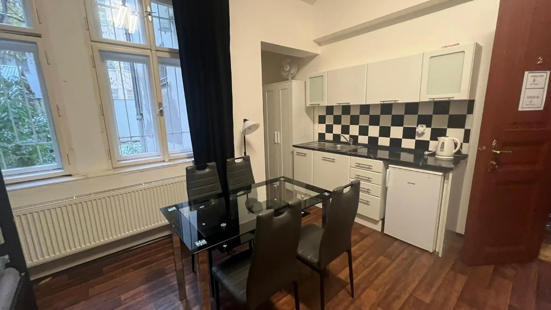 Hostel Summer Apartment Praga